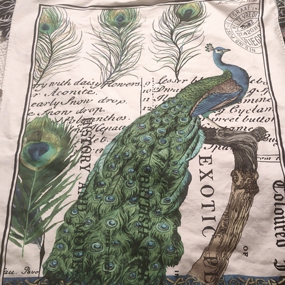 4 peacock placemats/Linens set/towels - Picture 2 of 4